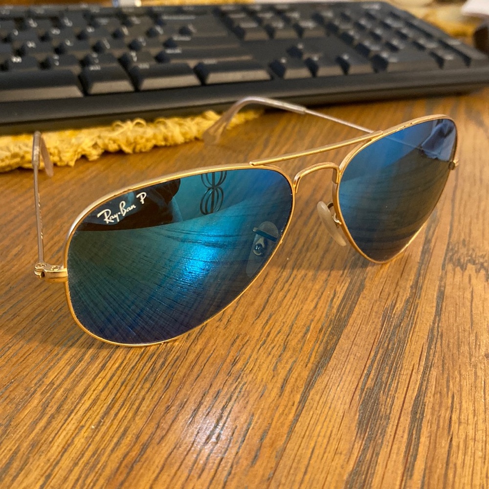 Blue gold raybans aviator